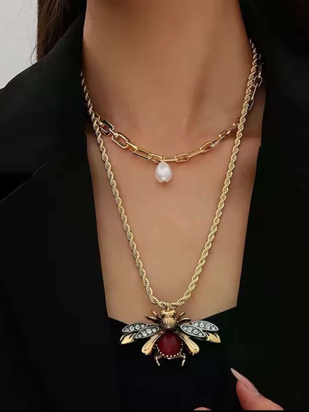 NEW!
Vintage Bee Jewelry Set - Necklace & Earrings